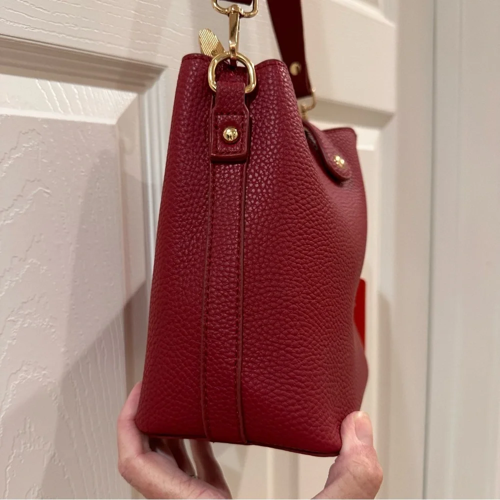 Montana West Red Crossbody Bag with Textured Material and Gold Hardware